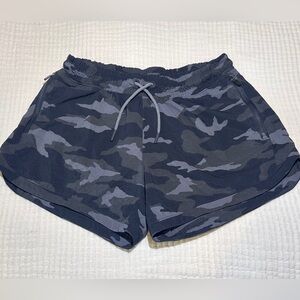 Athleta Girl All Play 3” camo shorts sz XL (14)